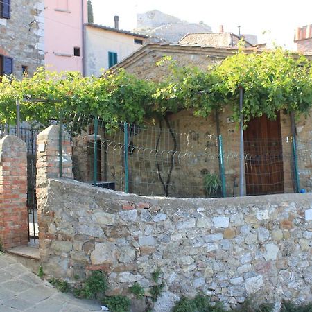 Вилла La Casina Di Nonna Lola Кастильоне-д'Орчия Экстерьер фото