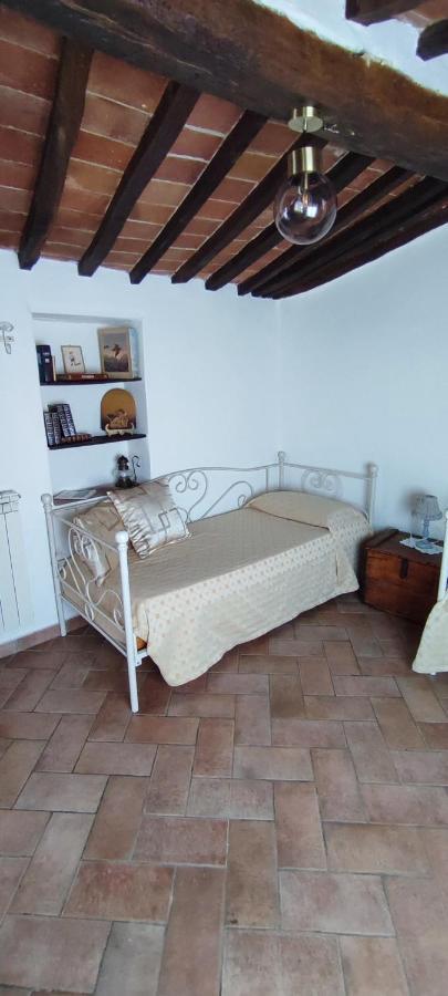 Вилла La Casina Di Nonna Lola Кастильоне-д'Орчия Экстерьер фото