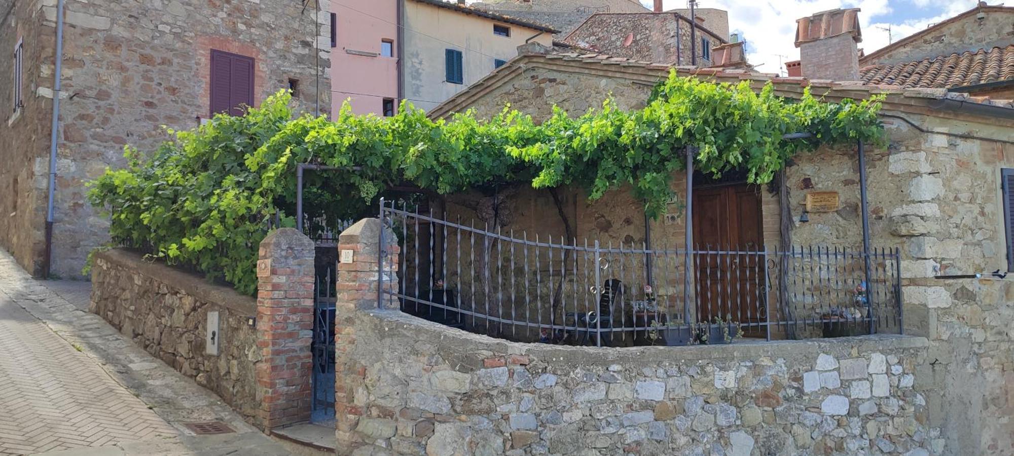 Вилла La Casina Di Nonna Lola Кастильоне-д'Орчия Экстерьер фото
