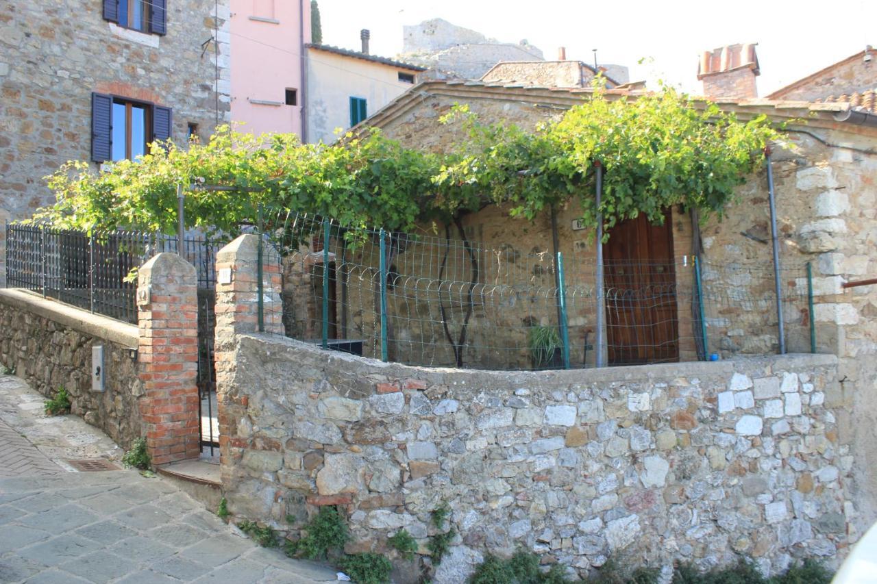 Вилла La Casina Di Nonna Lola Кастильоне-д'Орчия Экстерьер фото